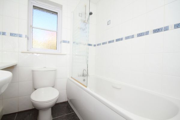 Cost of Shower Window Replacement in Corona